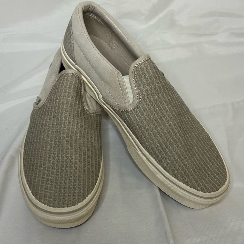 Vans unisex 8 mens / 9.5 womens  Cream Slip-On Loafers